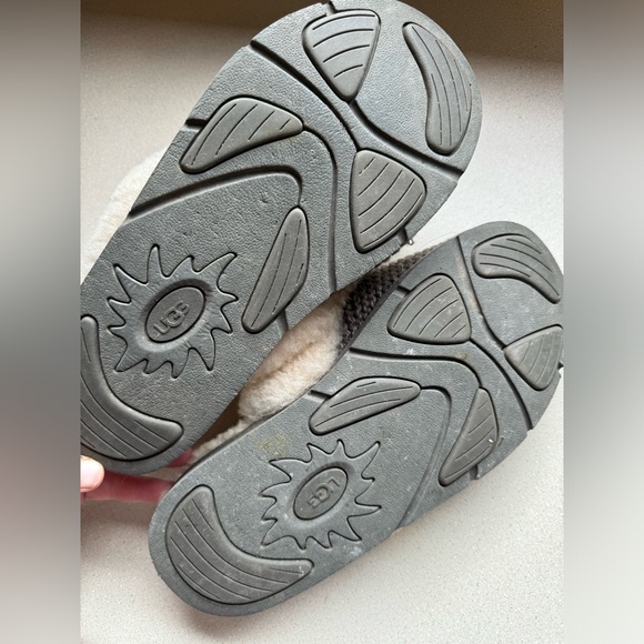 Ugh slippers - Picture 5 of 5